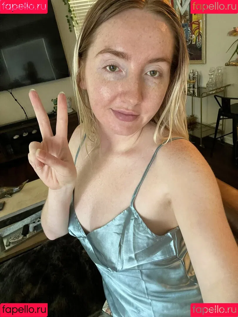 Eevee Bee / Eeveebeeshow / eevee_bee / eeveethebee Onlyfans Photo Gallery 