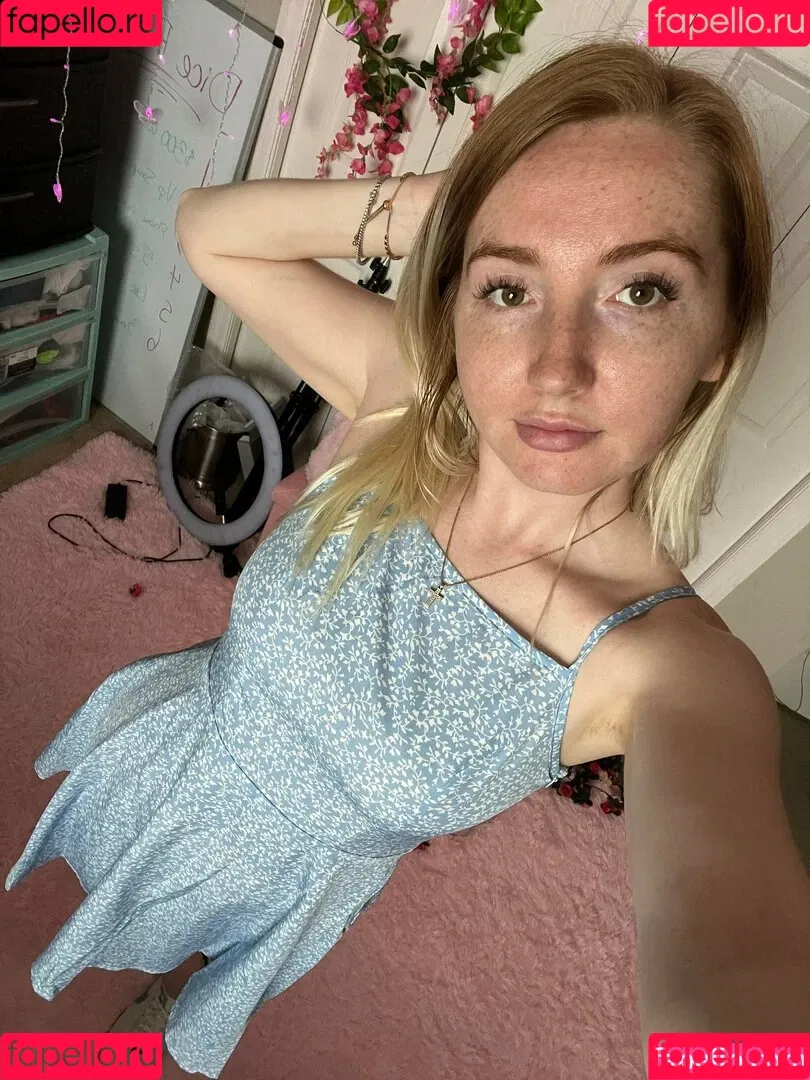 Eevee Bee / Eeveebeeshow / eevee_bee / eeveethebee Onlyfans Photo Gallery 