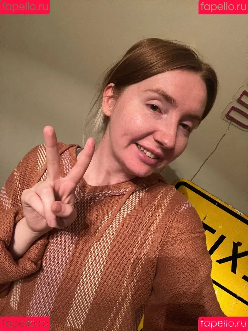 Eevee Bee / Eeveebeeshow / eevee_bee / eeveethebee Onlyfans Photo Gallery 