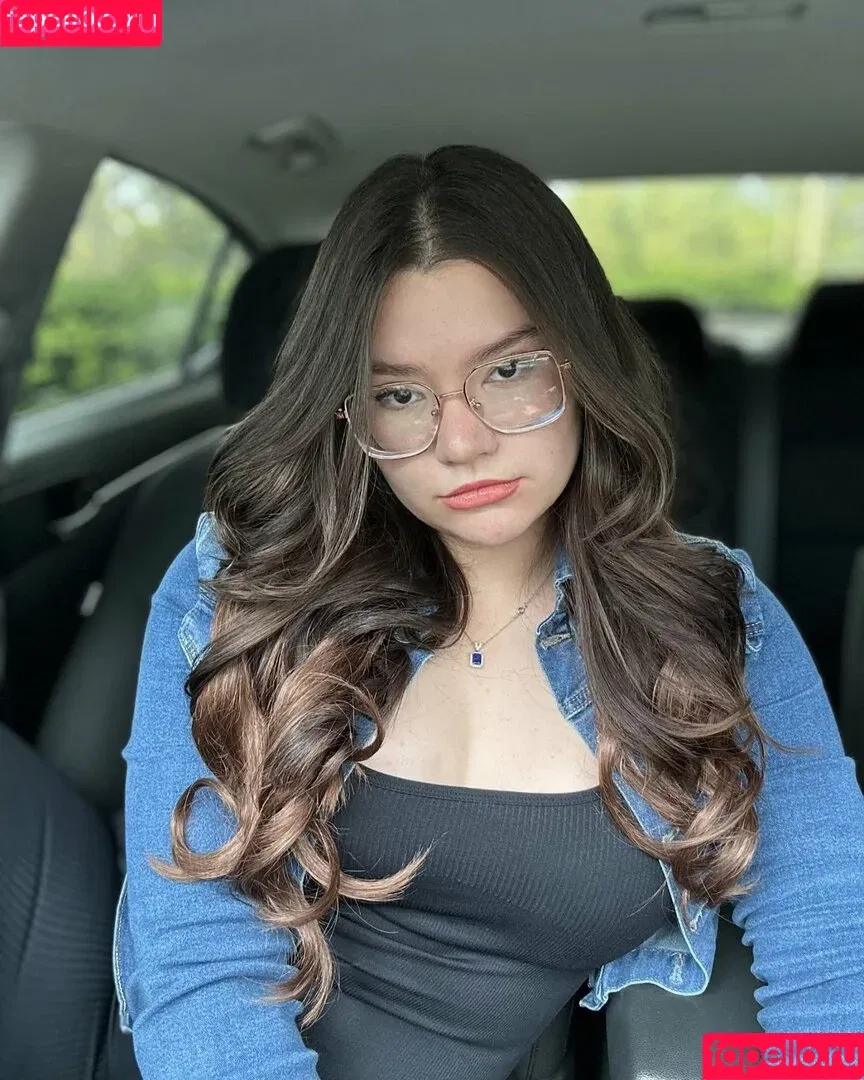 hi, help me with this girl / hi, help me with this girl? Silvana Rincón @silvblossom Onlyfans Photo Gallery 