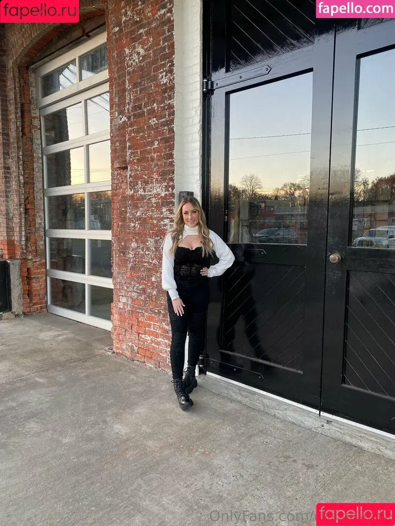 cassidybee / fitchiccassidy Onlyfans Photo Gallery 