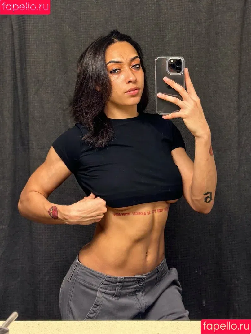 / Praying Mantis / solesnack / solesndsouls Onlyfans Photo Gallery 