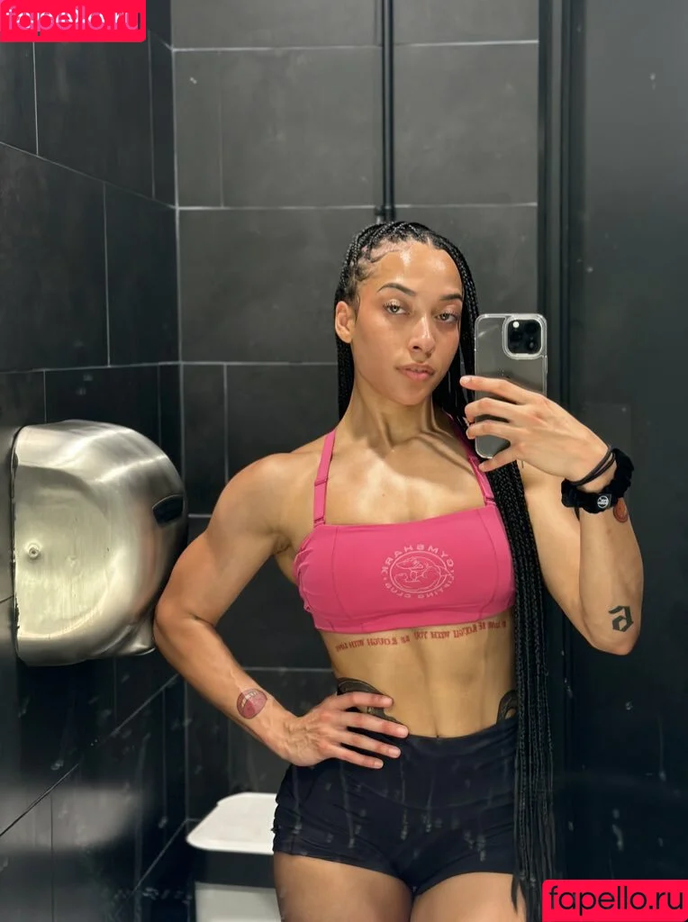 / Praying Mantis / solesnack / solesndsouls Onlyfans Photo Gallery 