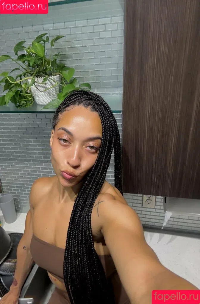 / Praying Mantis / solesnack / solesndsouls Onlyfans Photo Gallery 