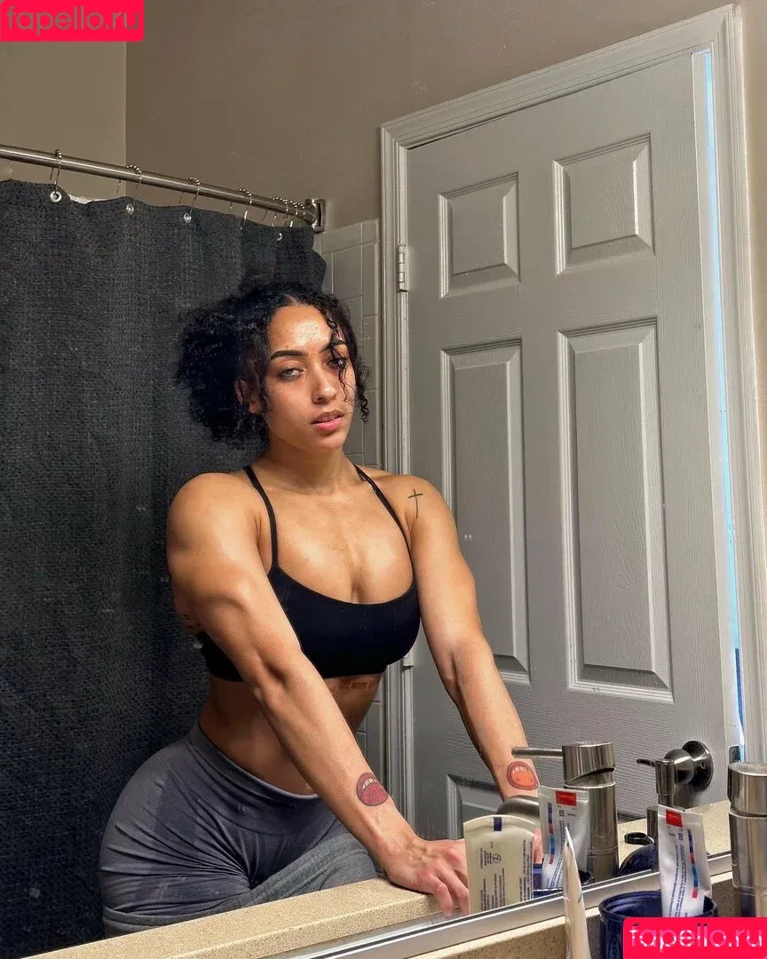 / Praying Mantis / solesnack / solesndsouls Onlyfans Photo Gallery 