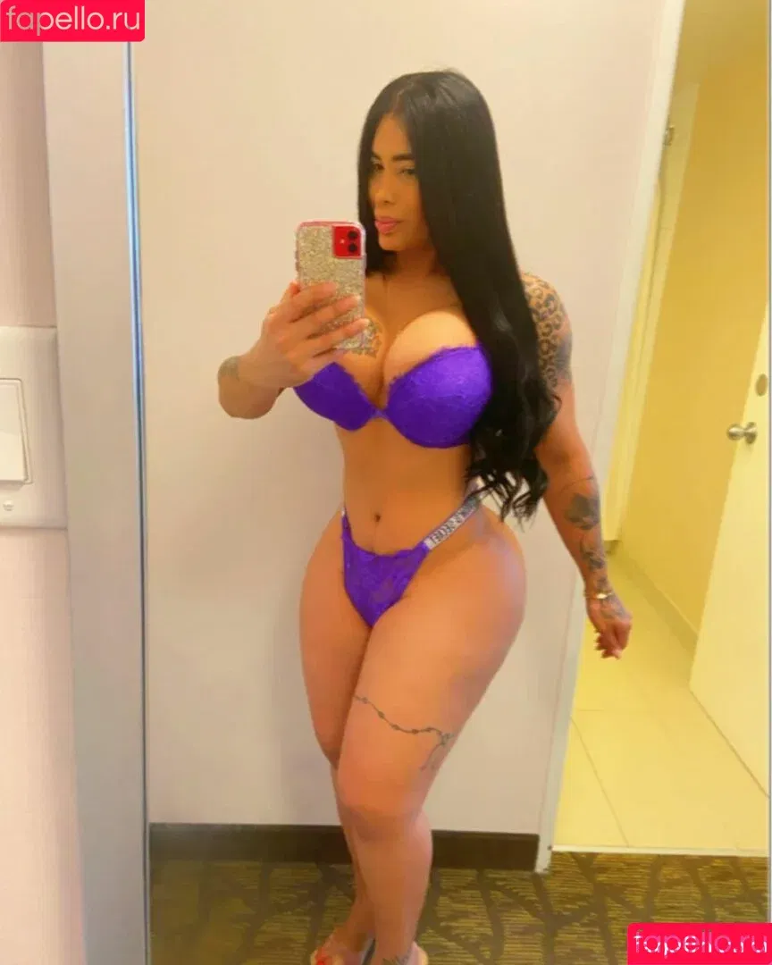 Italia Jimenez / italiaduran4 / italiajimenez_ / nickyjimenez Onlyfans Photo Gallery 