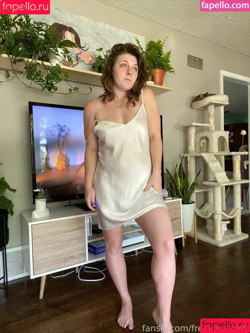 Creepyspookygirl / Freakysweetgirl / creepy_toes / freckled.spirits / freckledspirit / freckledspirit2 Onlyfans Photo Gallery 