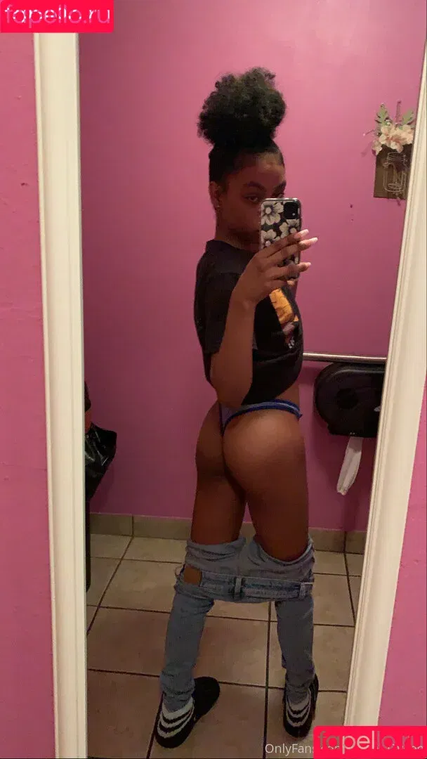 hazelqveen / qveen.tomkia Onlyfans Photo Gallery 