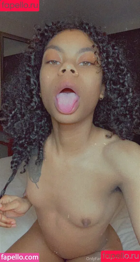 hazelqveen / qveen.tomkia Onlyfans Photo Gallery 