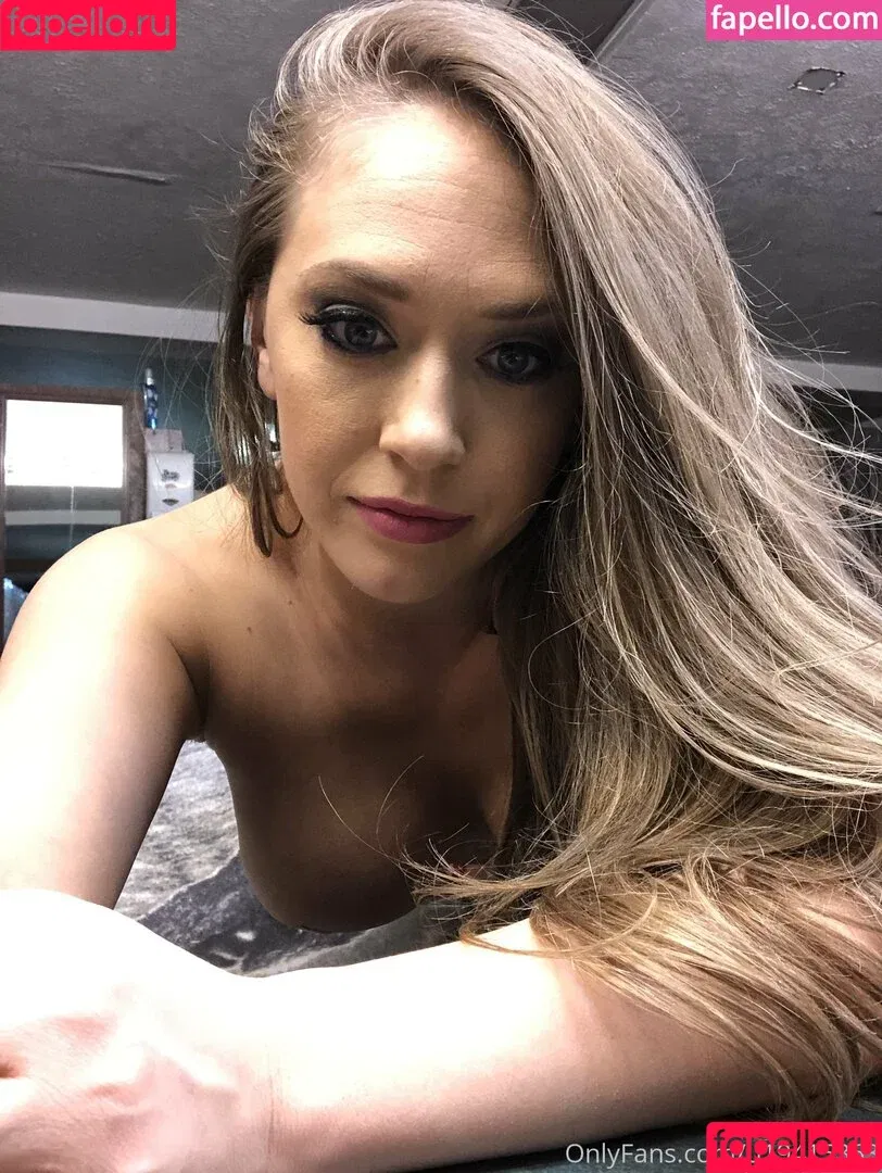 flyingspreadies76 / kagneylinn Onlyfans Photo Gallery 