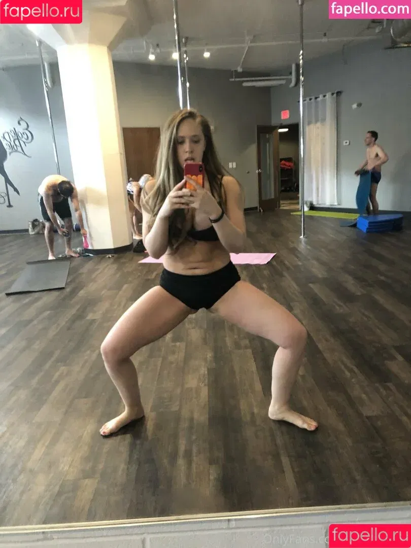 flyingspreadies76 / kagneylinn Onlyfans Photo Gallery 