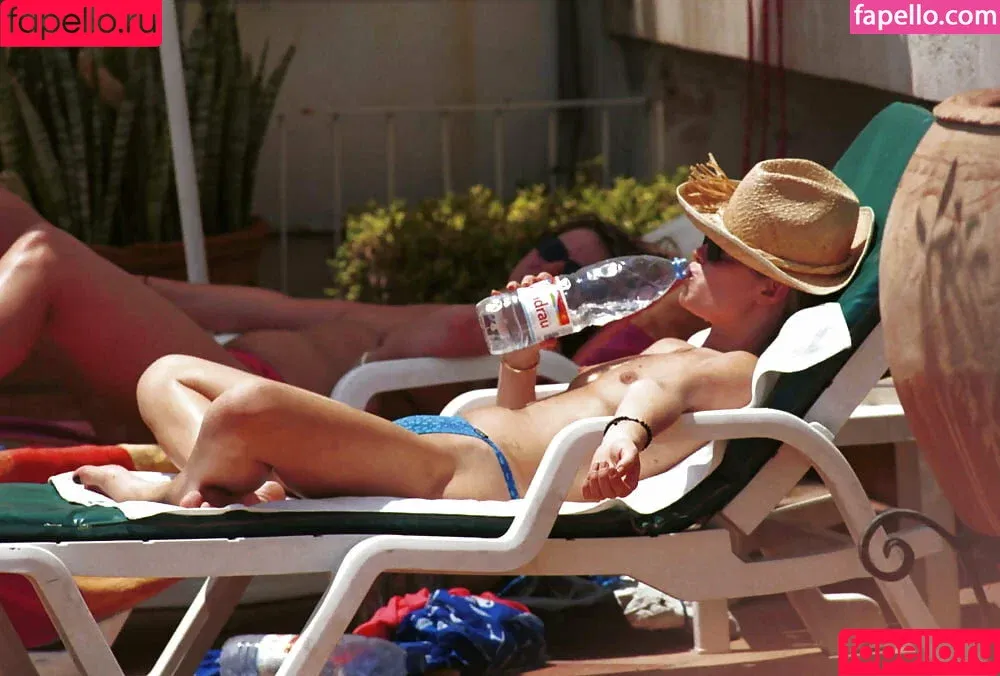 Amanda Holden / noholdenback Onlyfans Photo Gallery 