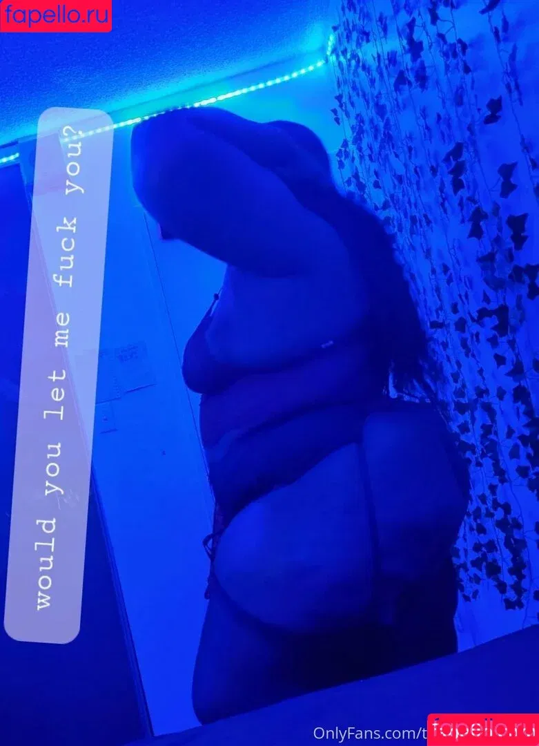 thiccmochahips / toomuchfalyfe Onlyfans Photo Gallery 