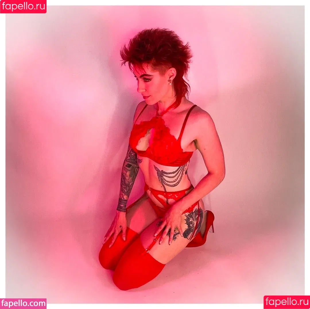 Comicbookgirl19 / DanikaXIX / pirateflagnislandgirl Onlyfans Photo Gallery 