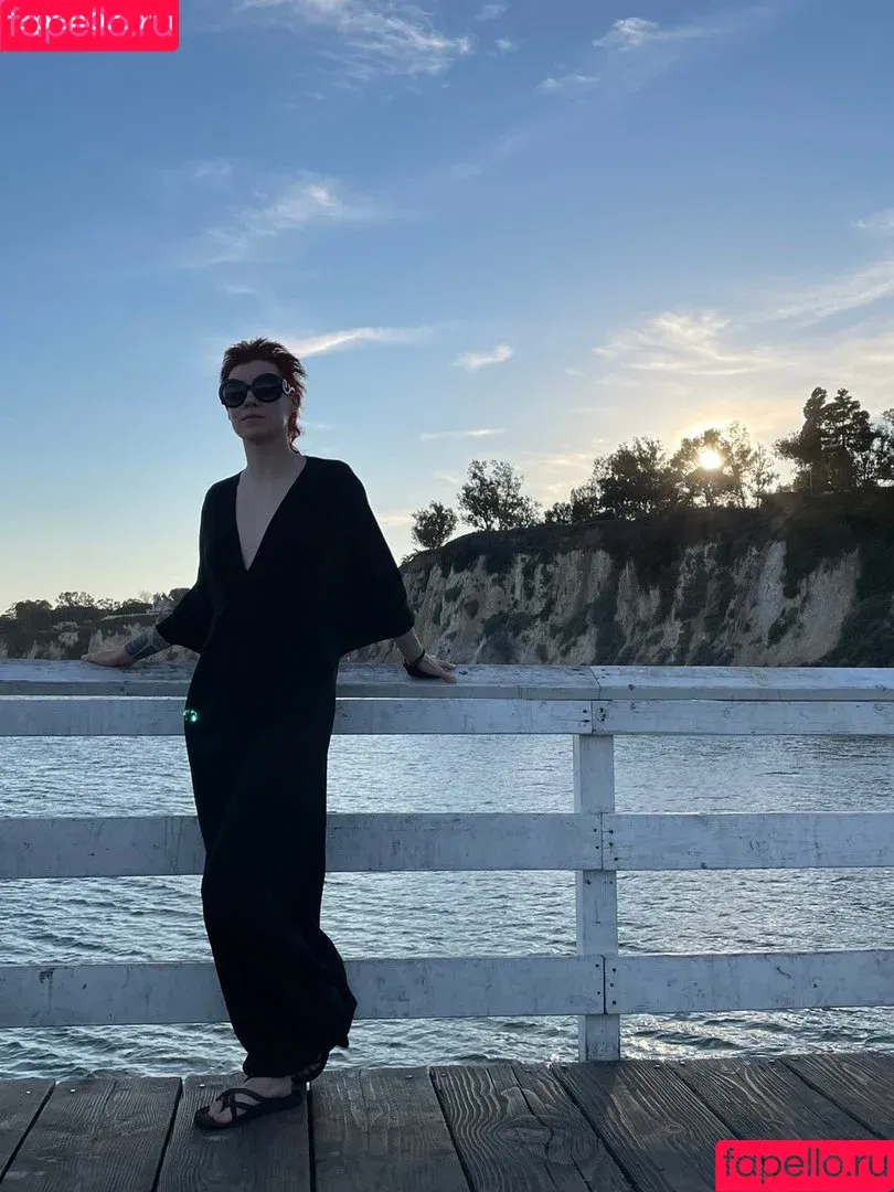 Comicbookgirl19 / DanikaXIX / pirateflagnislandgirl Onlyfans Photo Gallery 