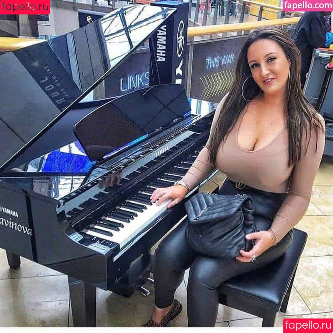 Stephanie Bebb / bustybrunettes / miss_bebb / stephanie_bebb Onlyfans Photo Gallery 