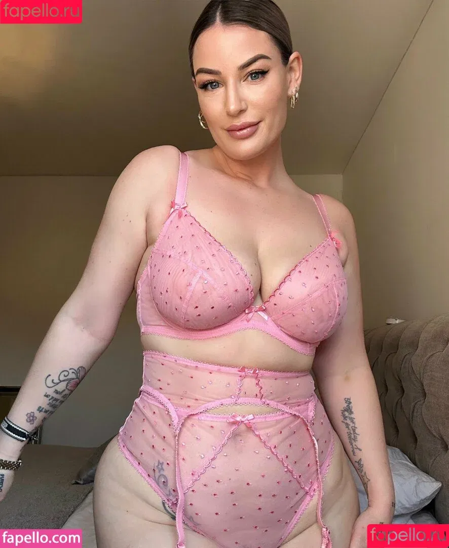 Smiffys / Sophie Mai / smai_xo / sxphiemxi Onlyfans Photo Gallery 