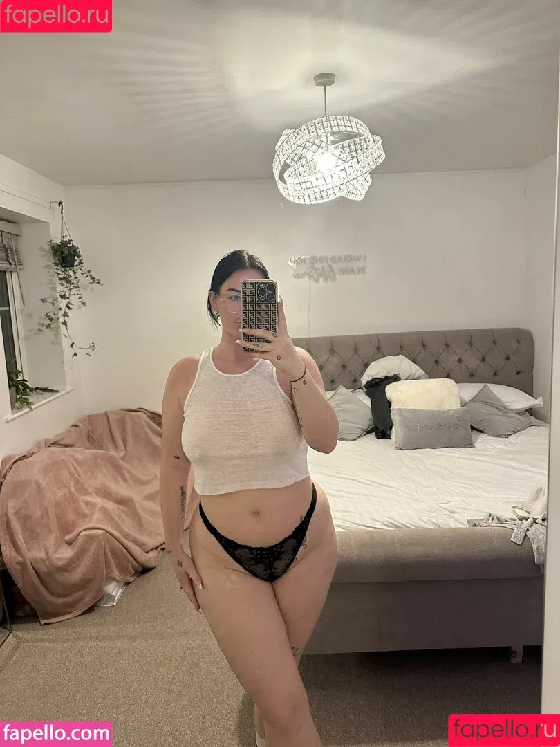 Smiffys / Sophie Mai / smai_xo / sxphiemxi Onlyfans Photo Gallery 