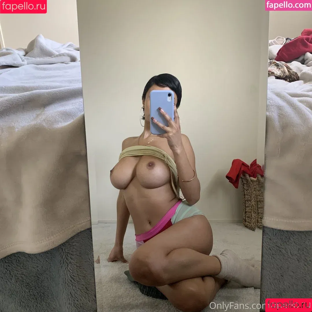 Smokianaaa / mars234 / smokiana_ Onlyfans Photo Gallery 