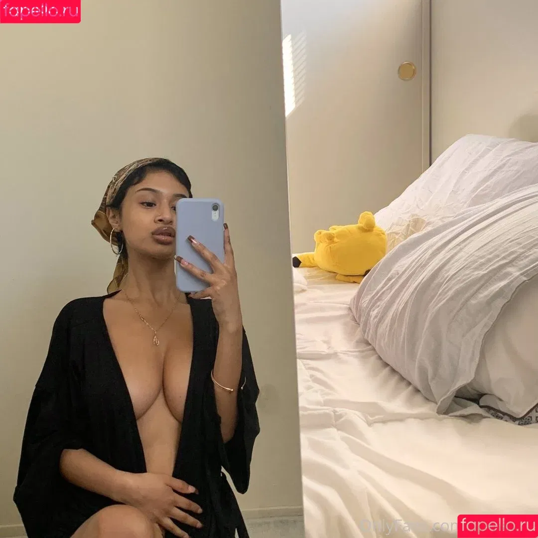 Smokianaaa / mars234 / smokiana_ Onlyfans Photo Gallery 