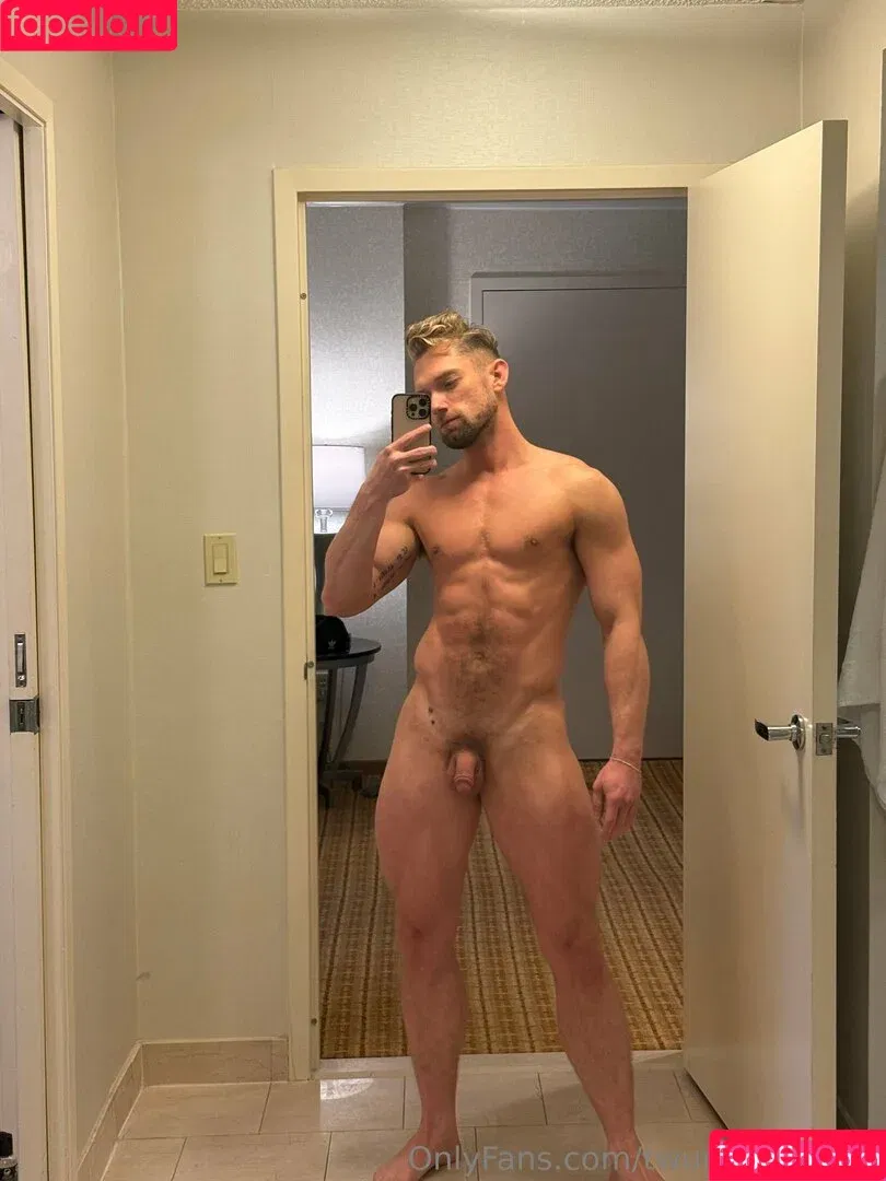 nickdnev / twunk_or_treat Onlyfans Photo Gallery 