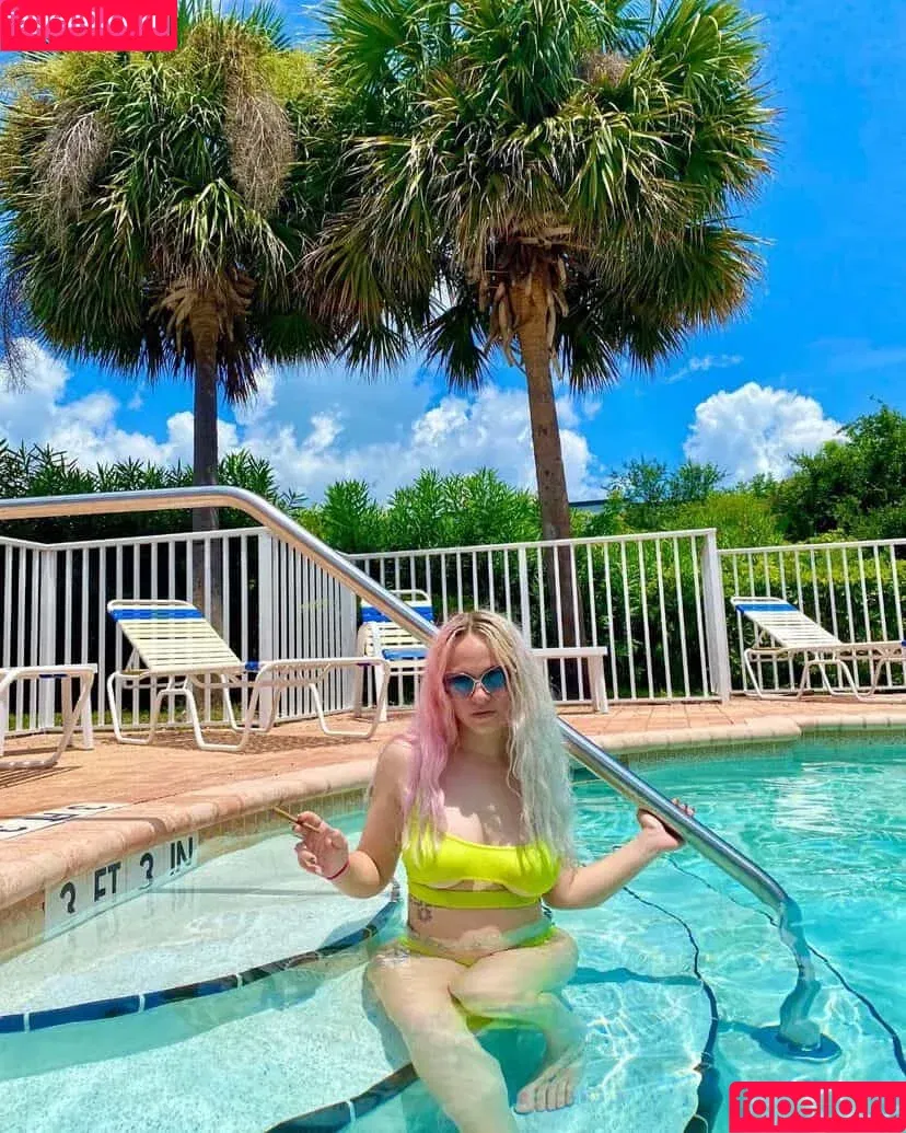 Megs__Dead / megsn0tdead / megsnotdead / notmegsdead Onlyfans Photo Gallery 