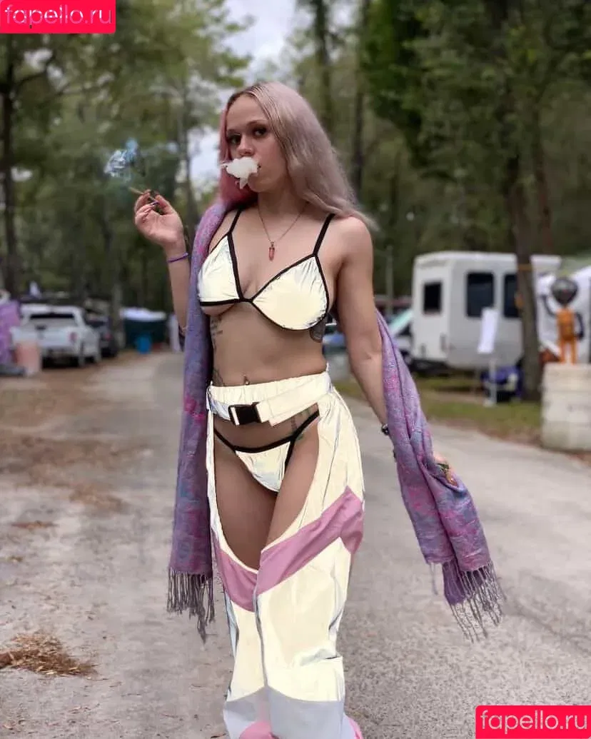 Megs__Dead / megsn0tdead / megsnotdead / notmegsdead Onlyfans Photo Gallery 