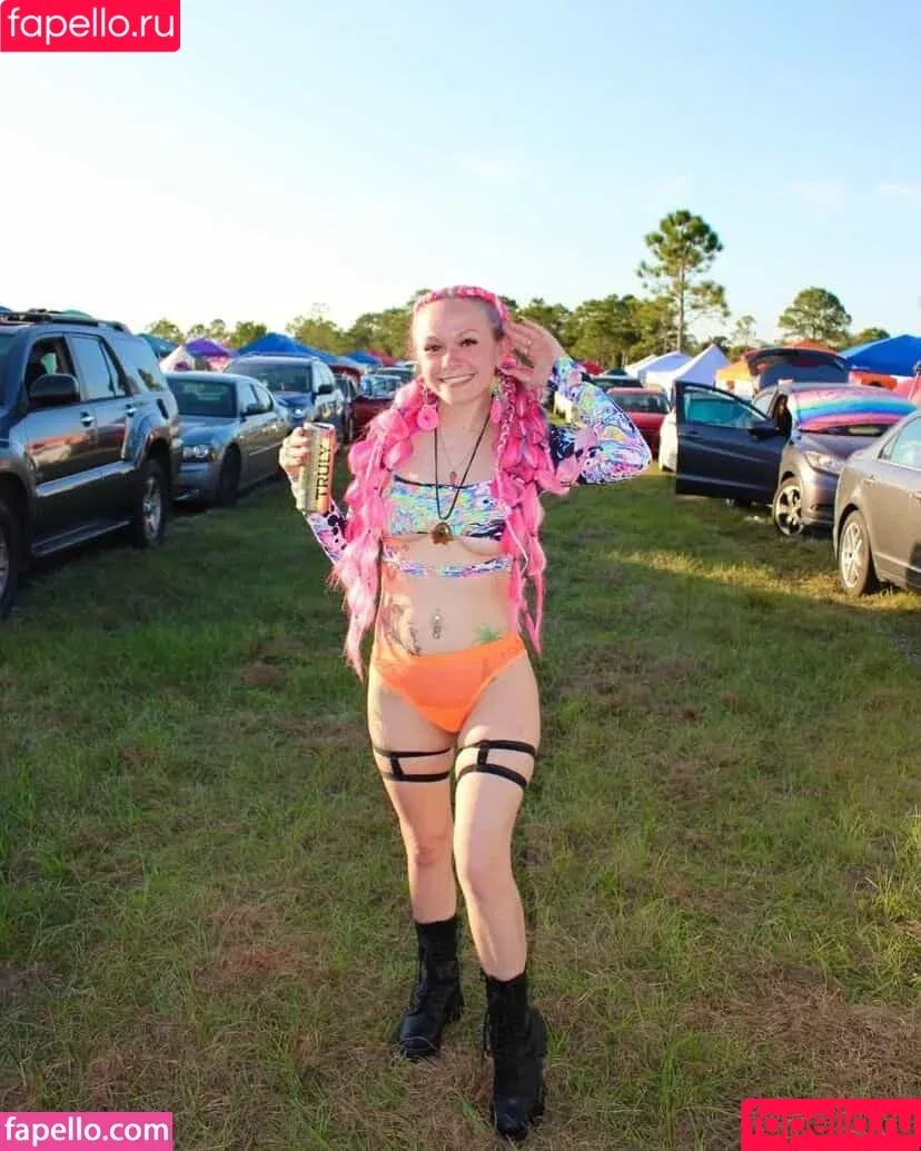 Megs__Dead / megsn0tdead / megsnotdead / notmegsdead Onlyfans Photo Gallery 