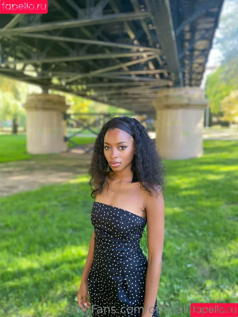 lina___black / officiallinablack Onlyfans Photo Gallery 