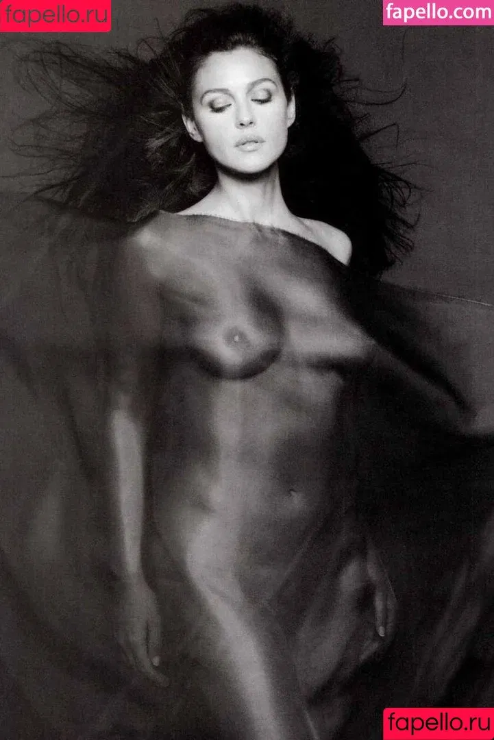 Monica Bellucci / aMonicaBellucci / bellucciginebra / monicabellucciofficiel Onlyfans Photo Gallery 