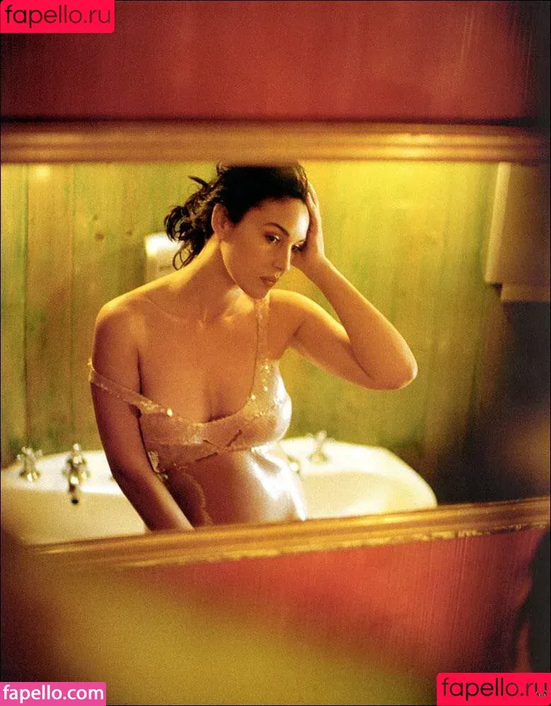 Monica Bellucci / aMonicaBellucci / bellucciginebra / monicabellucciofficiel Onlyfans Photo Gallery 