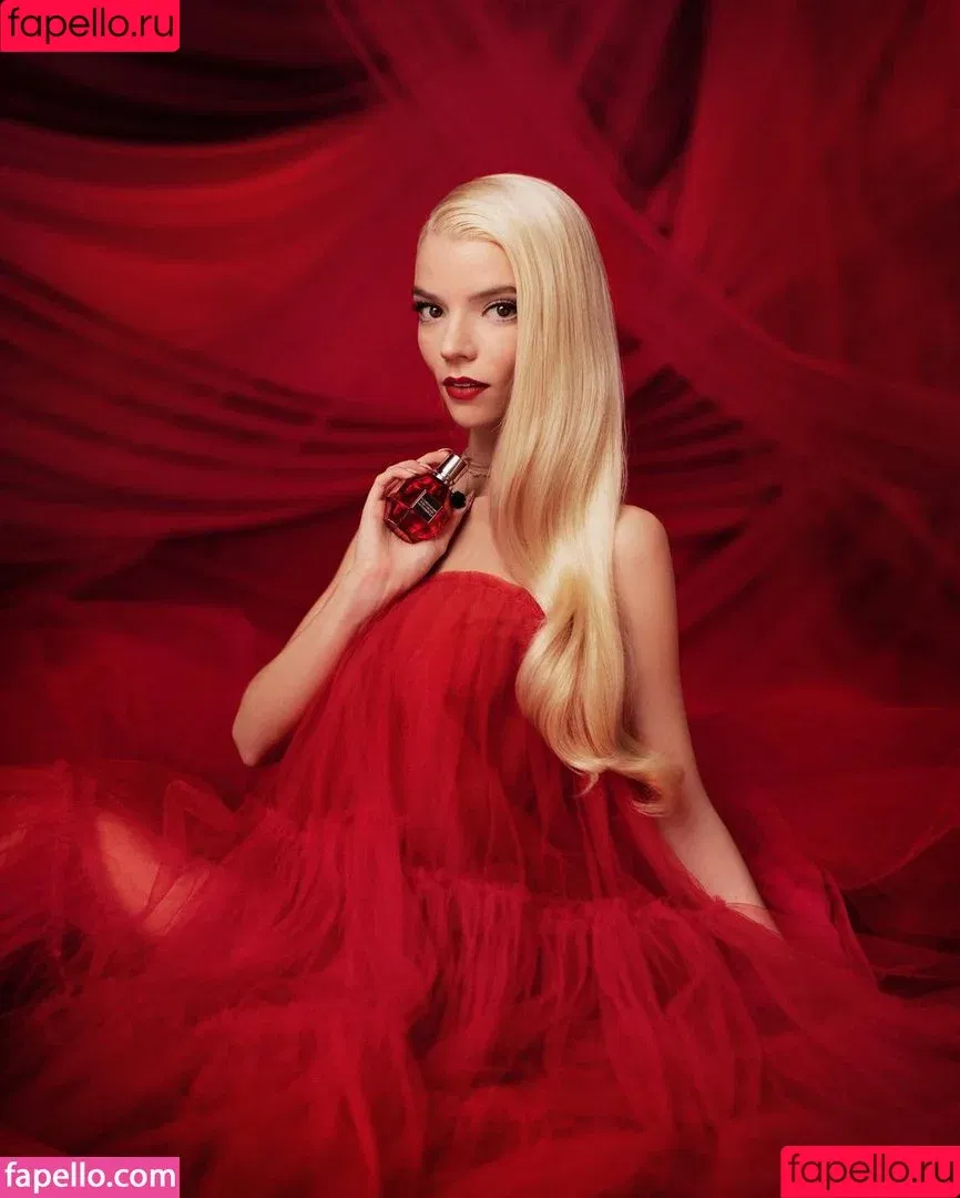 Anya Taylor-Joy / anyataylorjoy Onlyfans Photo Gallery 