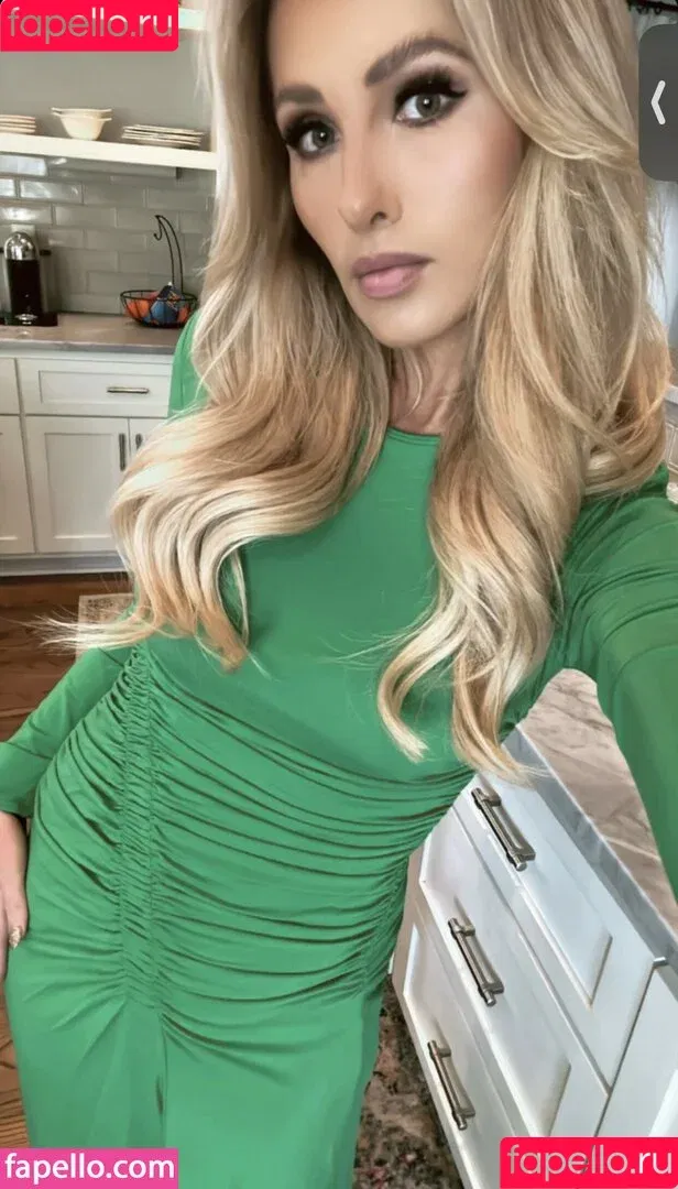 Tomi Lahren / tomilahren Onlyfans Photo Gallery 