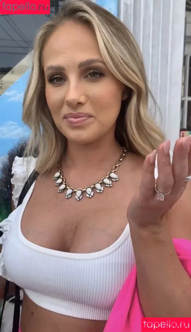 Tomi Lahren / tomilahren Onlyfans Photo Gallery 