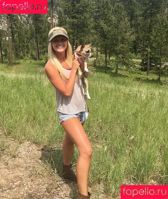 Tomi Lahren / tomilahren Onlyfans Photo Gallery 