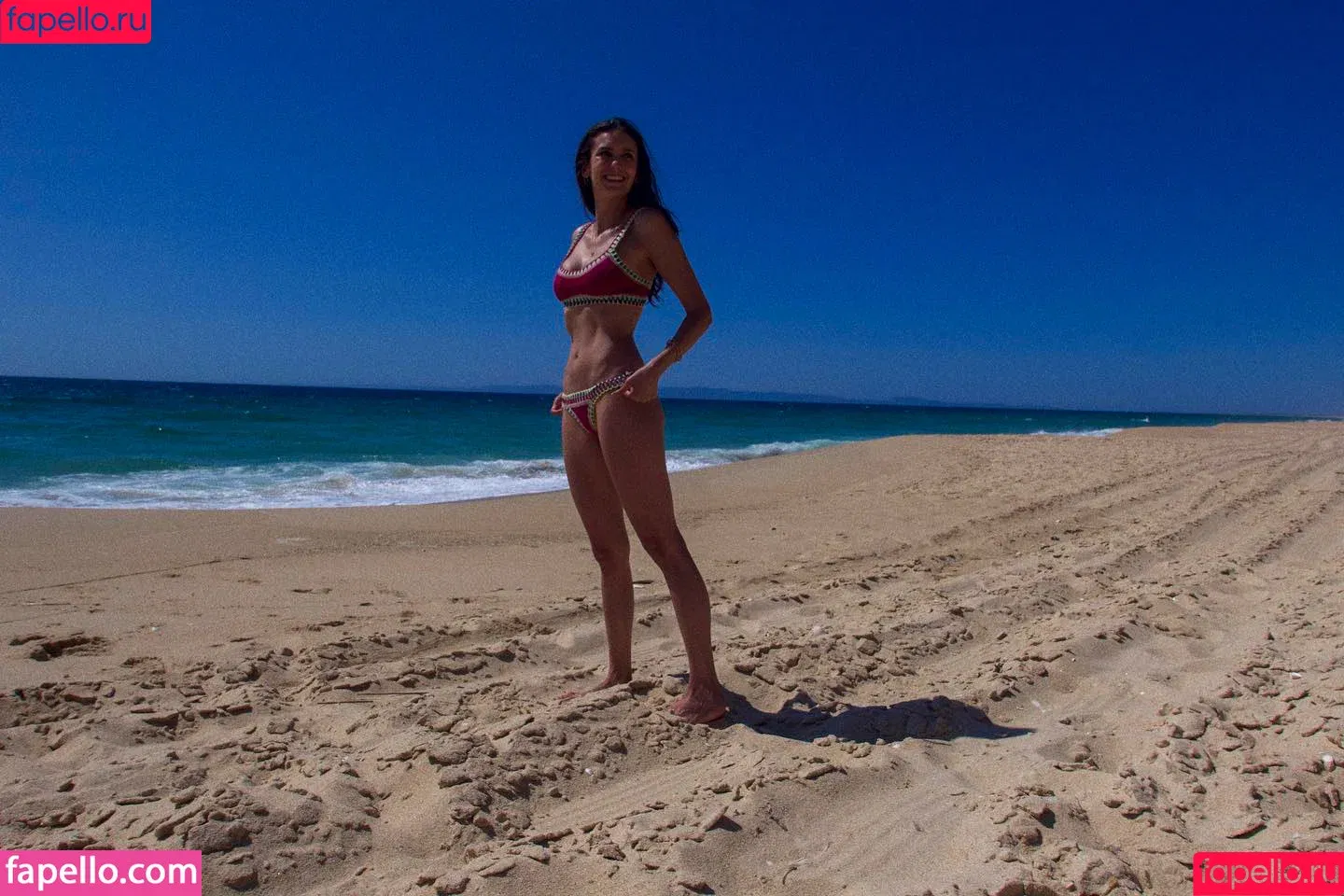 Nina Dobrev / nina / nina_dobrev Onlyfans Photo Gallery 