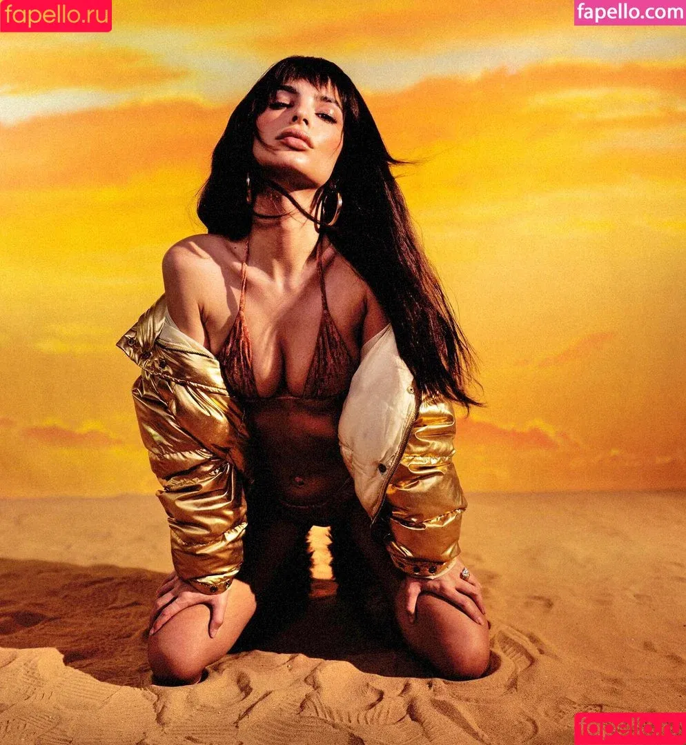 Emily Ratajkowski / Officialemilyratajkowski / emrata Onlyfans Photo Gallery 