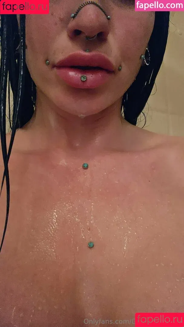 freebiehuntress / freedeserthuntress Onlyfans Photo Gallery 