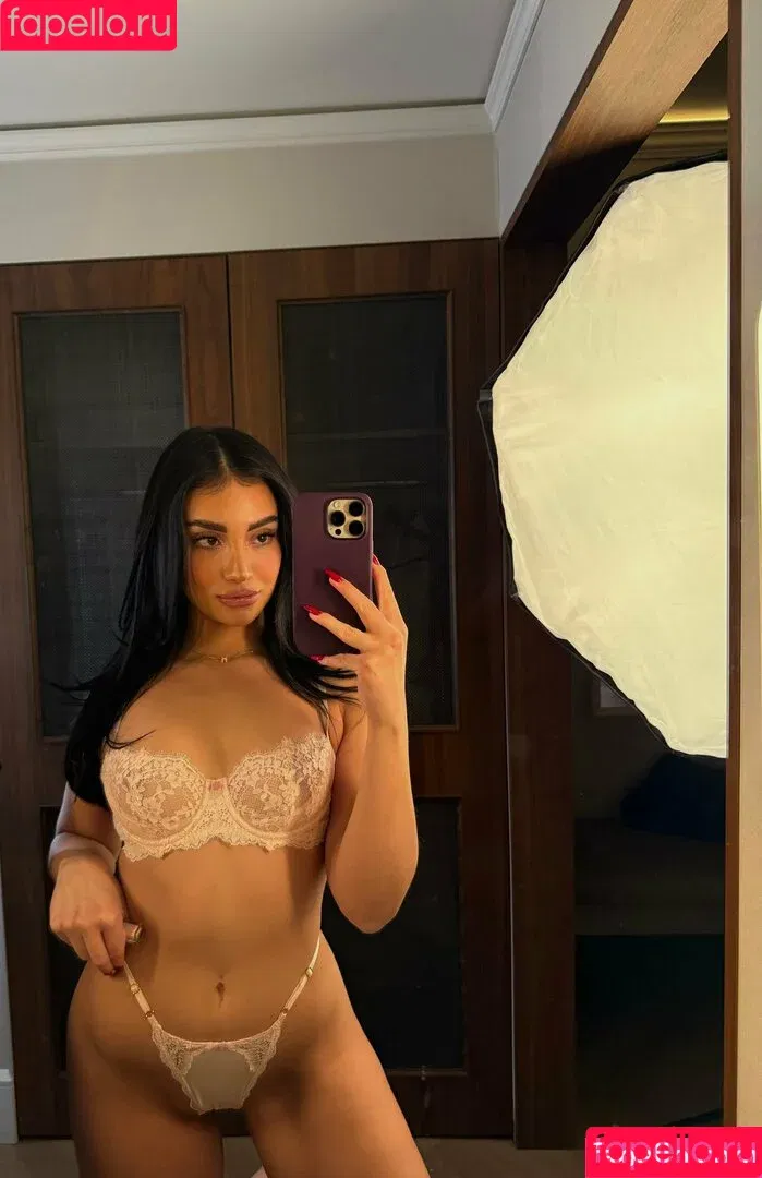 Mia Milan / mia.milan / thereal.milan Onlyfans Photo Gallery 