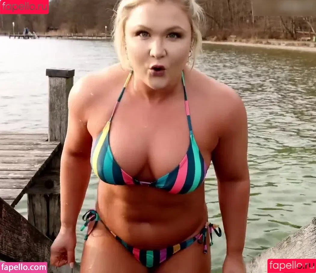 Sophia Thiel / sophia.thiel Onlyfans Photo Gallery 