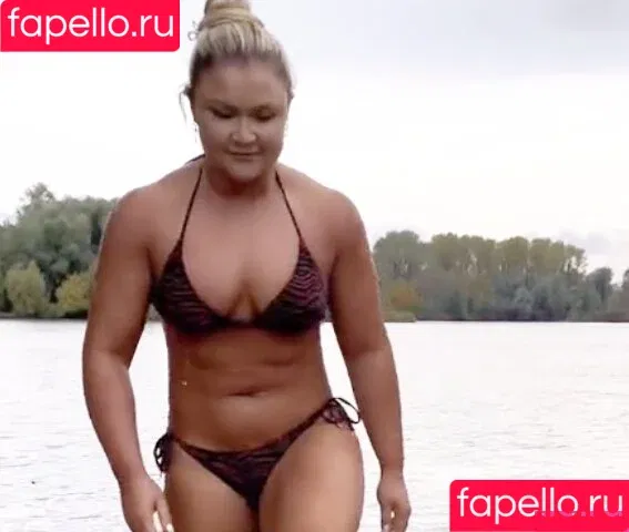 Sophia Thiel / sophia.thiel Onlyfans Photo Gallery 