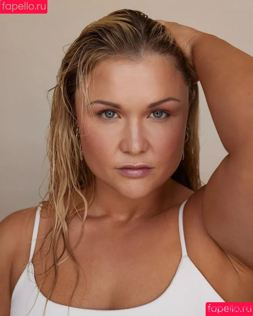 Sophia Thiel / sophia.thiel Onlyfans Photo Gallery 