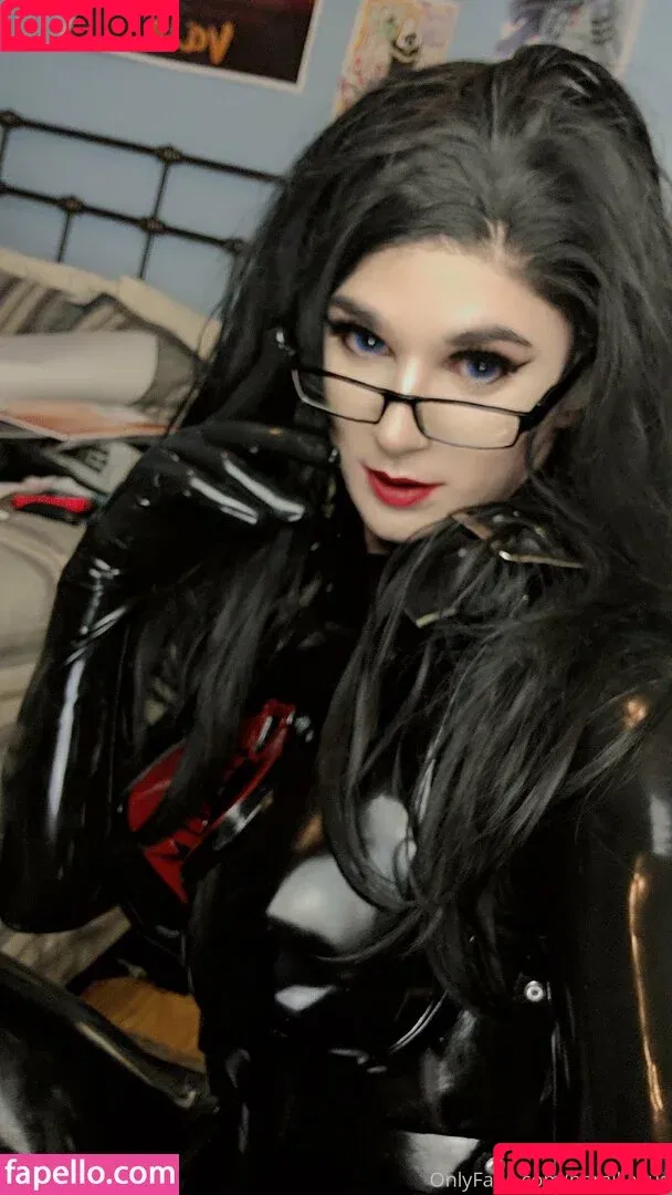 Paralllaxus / Rubber Doll Onlyfans Photo Gallery 