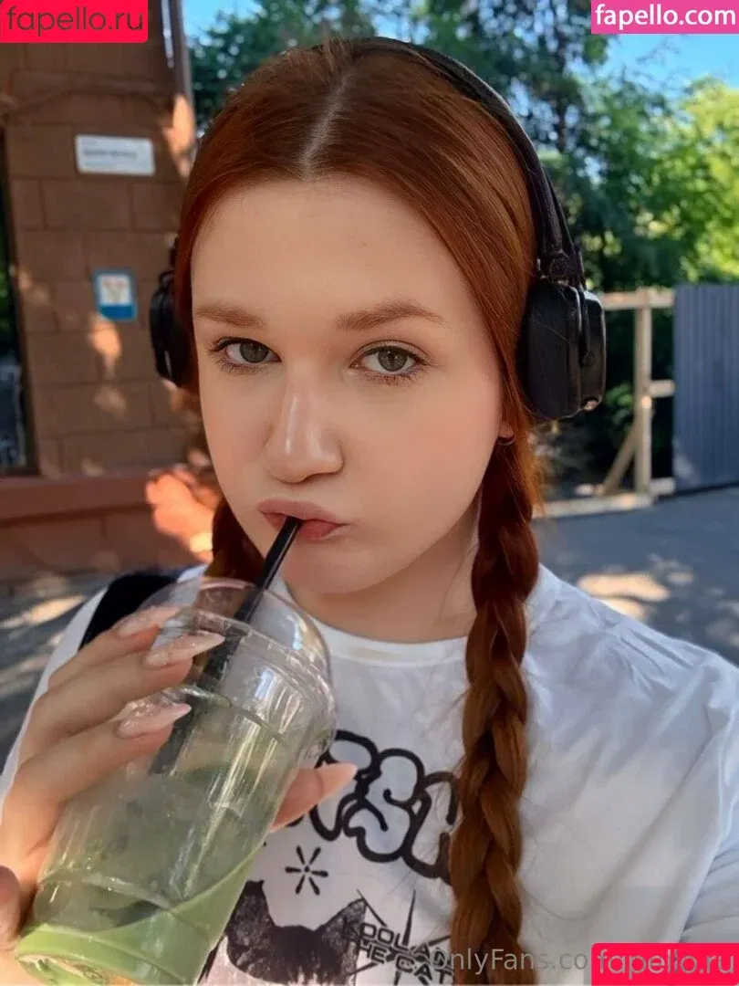 lilfoxy98 / lilfoxyts Onlyfans Photo Gallery 