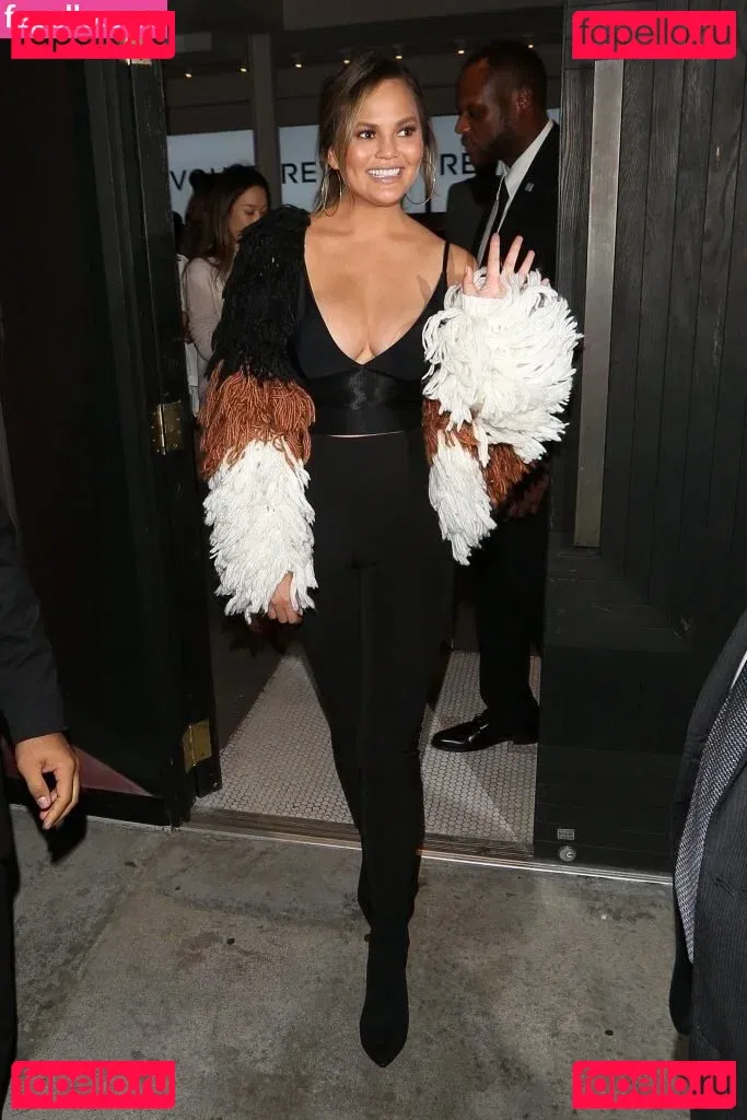 Chrissy Teigen Onlyfans Photo Gallery 