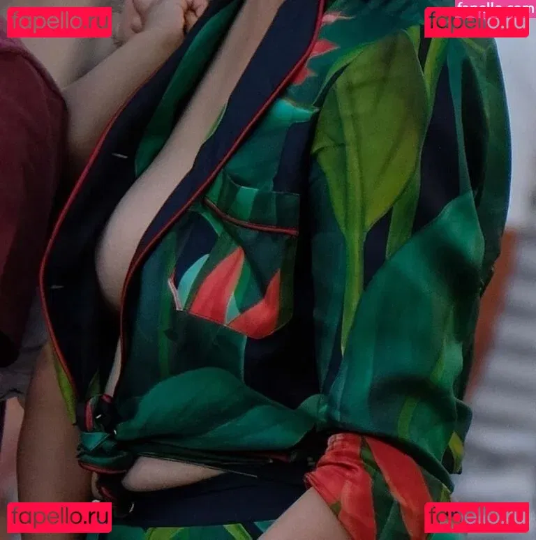 Chrissy Teigen Onlyfans Photo Gallery 