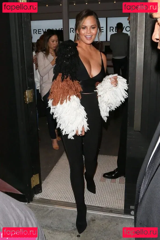 Chrissy Teigen Onlyfans Photo Gallery 