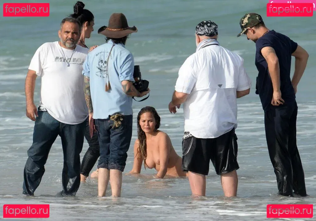 Chrissy Teigen Onlyfans Photo Gallery 