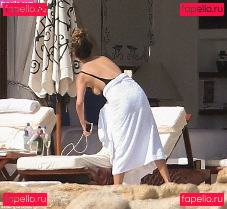 Chrissy Teigen Onlyfans Photo Gallery 