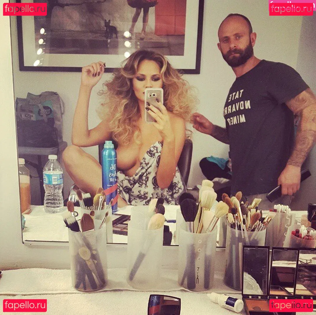 Chrissy Teigen Onlyfans Photo Gallery 